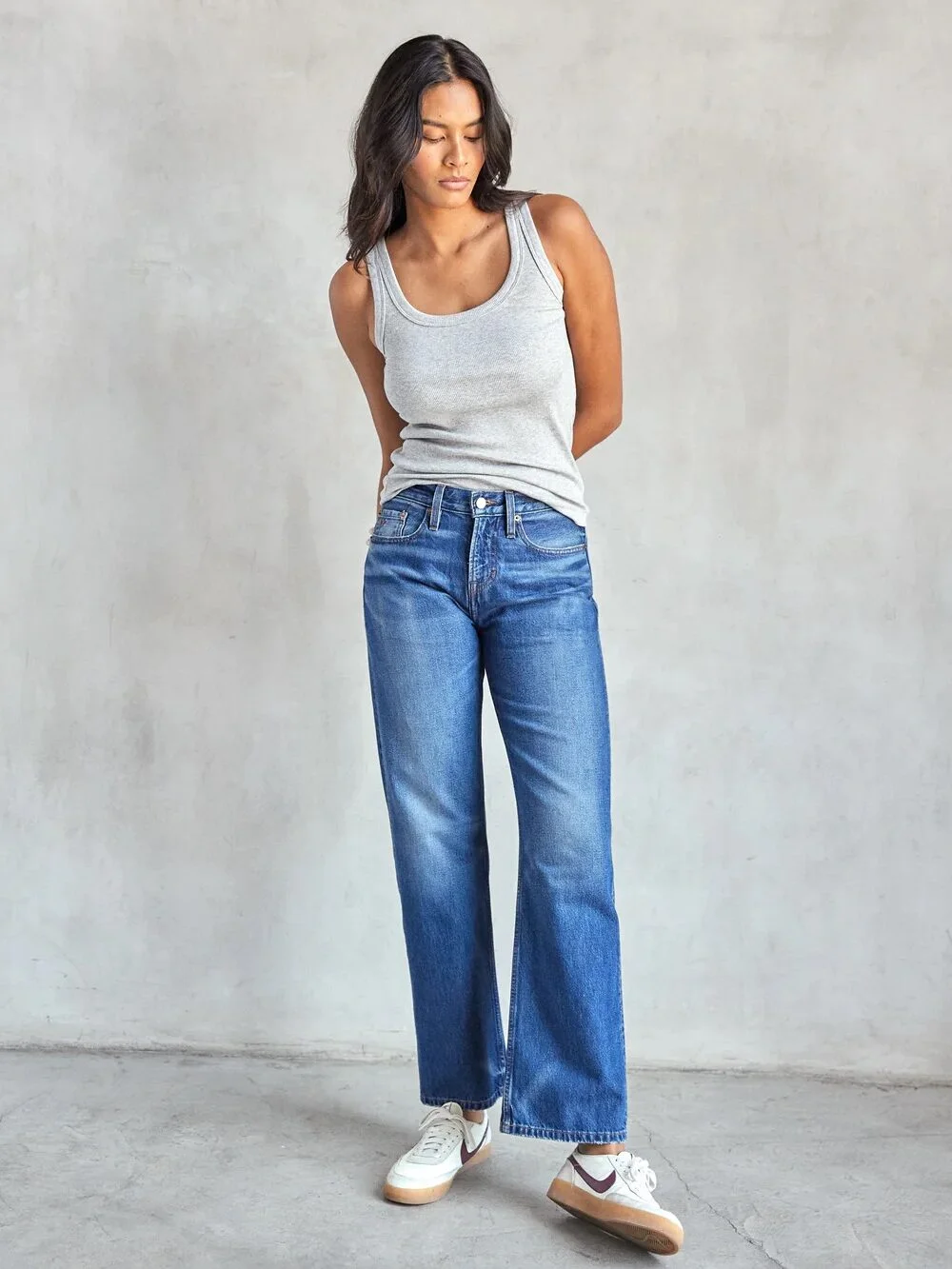 10 брендов джинсов и денима, произведенных в США (2026)